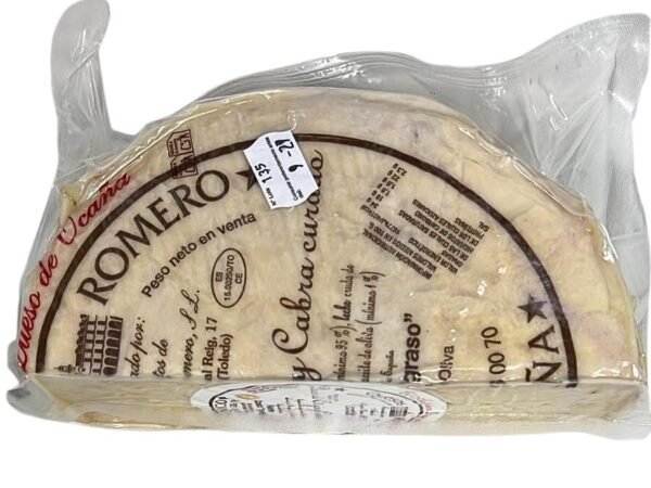 Cuña de queso curado Romero Ocaña textura cremosa aceite oliva