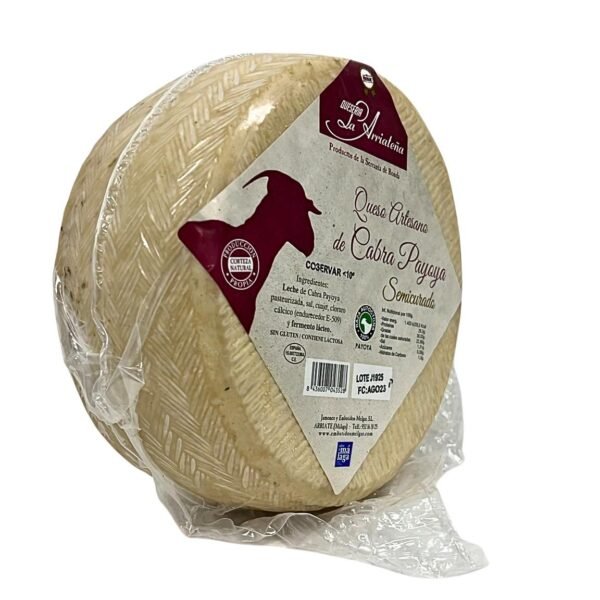 Corte de queso de cabra payoya semicurado textura elástica