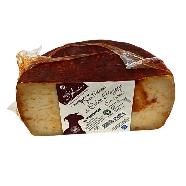Queso Semicurado de Cabra Payoya al Pimentón - La Arriateña-1 Queso de cabra payoya semicurado al pimentón La Arriateña pieza roja