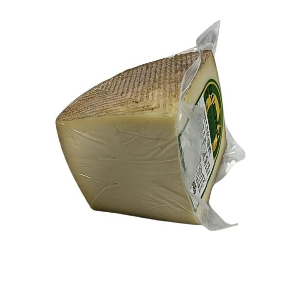 Cuña de queso Escudo de Villarrín semicurado detalle textura