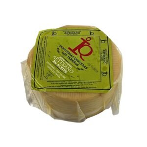 Queso de oveja artesano curado en aceite de oliva virgen extra pieza entera corteza natural