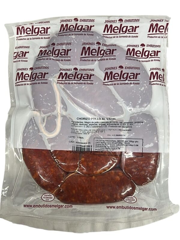 Tabla de embutidos artesanos con chorizo de pollo Melgar Serranía de Ronda Málaga