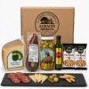 Degustación de queso, salchichón de venado, encurtidos y picos